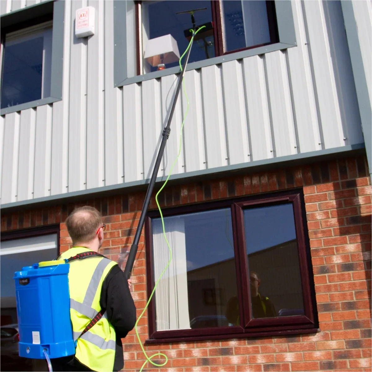 Glasbewassing op hoogte met een telescoopsysteem